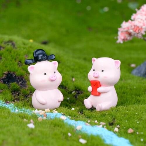 ZOCDOU 1 Piece Lovely Hat Pig Red Paper Cartoon Pink Pigs Small Statue Figurine Crafts Ornament Miniatures Home Room Decoration