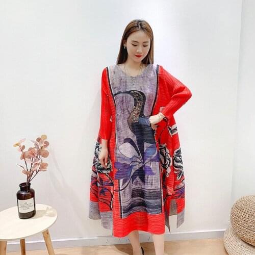 Plus Size Dress For Women 45-75kg 2020 New Printed Elastic Miyake Pleated Round Neck Three Quarter Sleeves Loose Casual Dress