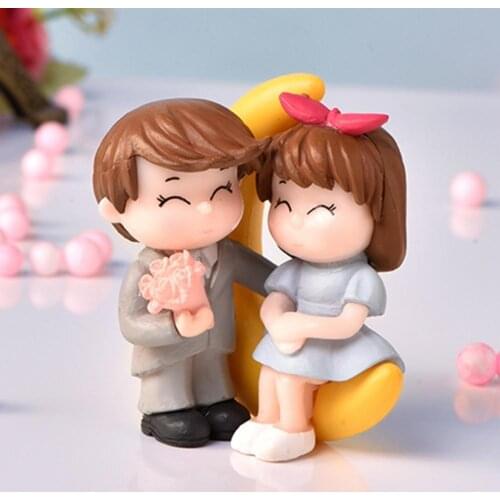 Romantic Figurine Eco-friendly Micro Landscape Delicate Plastic Moon Couples Figurine Ornament for Home Desktop