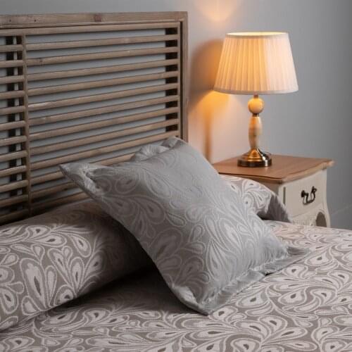 Bedspread beige cotton-polyester leaves 190x270 cm