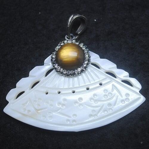 White shell pendants with fan shapes with gem stone rhinestone with pearl size 55x40mm