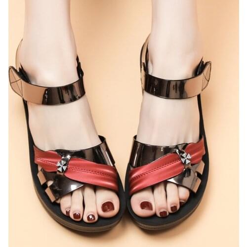 Summer New Flat Womens Sandals Mother Genuine Leather Casual Shoes Thick Bottom Open Toe Sandals Women Slip On Beach Shoes