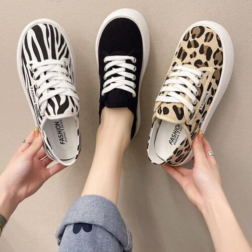 2021 Spring New Canvas Shoes Womens Womens Sports Shoes Flat Casual Bread Canvas Shoes Two-wear Single Shoes Womens Sneakers