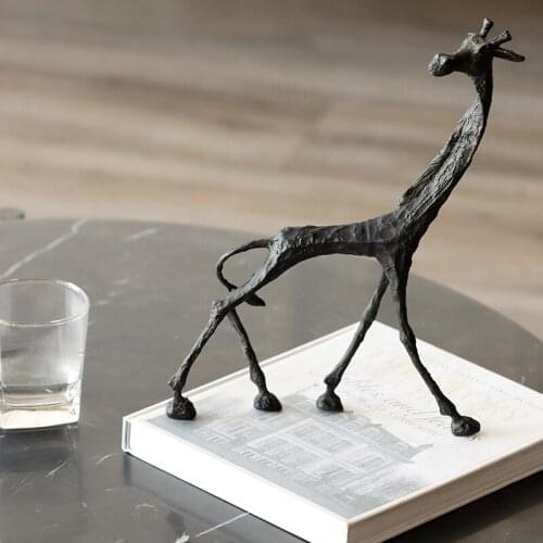 Modern Giraffe Looking Back Animal Decoration Handmade Wild Animal Statue Home Metal Art Crafts Desktop Adornment Gift