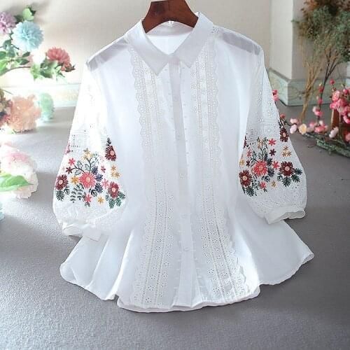 Womens Spring Summer Designer Vintage Floral Embroidery Cotton Linen Shirt Female High Waist Casual Loose T Shirt Top TB506