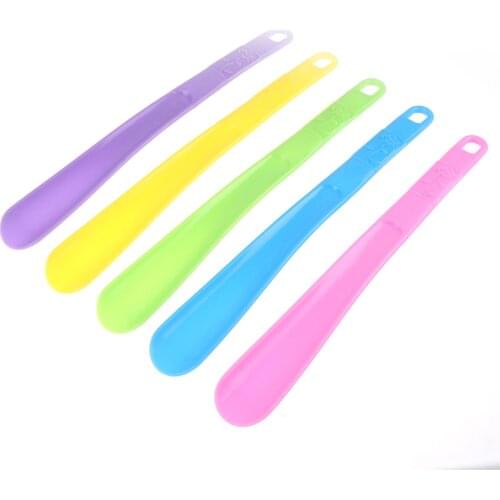 1pcs Pro Shoe Horns Black Plastic Shoe Horn Spoon Shape Shoehorn Shoe Lifter Flexible Shoe Lifter Shoes Accessorie 32cm
