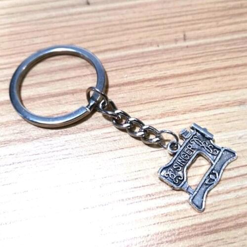 New Fashion Mens Keychain DIY Metal Holder Chain Jewelry Retro Sewing Machine 20x18mm Pendant Gift Women Bag Charm Souvenir Mom