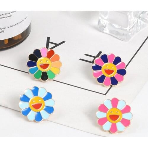Colorful sun flower brooch Japanese Cute smiley face Simple multicolored flower decoration Colored jewelry bag sweater pin