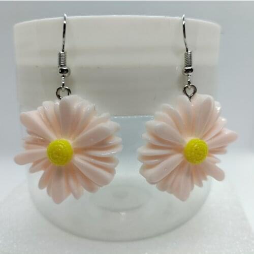 Yungqi Creative Resin Daisy Flower Strawberry Tomato Banana Kiwi Earring Simulation Fruit Dangle Earrings for Women Girl Brincos