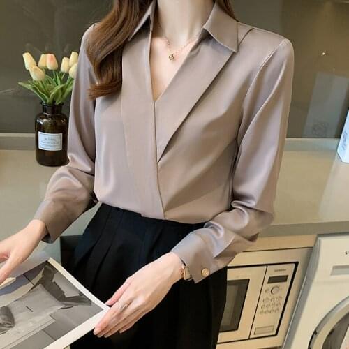 Chikichi 2021 Spring and Autumn New Elegant Long Sleeve Shirt Women Fashion Simple Workplace Sexy V-neck Slim Ladies Top