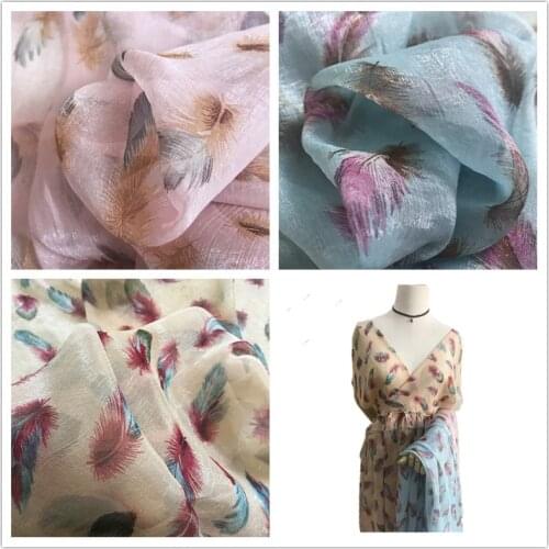 One meter High quality brocade silk crinkle Chiffon tissus New summer feather print fabric Fashion dress shirt material