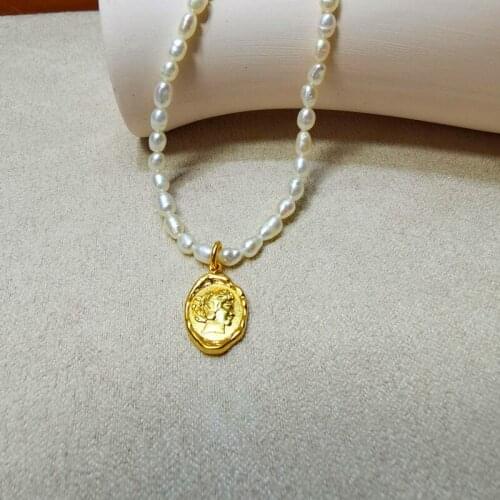 Europe and the United States simple retro collarbone chain French head goddess womens freshwater pearl necklace new