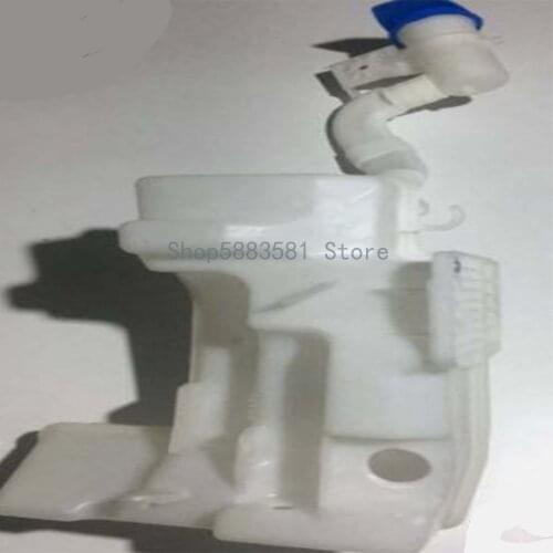 CAR Liquid storage tank Vol ksw age nPa ssa tSa git ar For cleaning with headlights Installed car spray bottle Wiper spray bottl