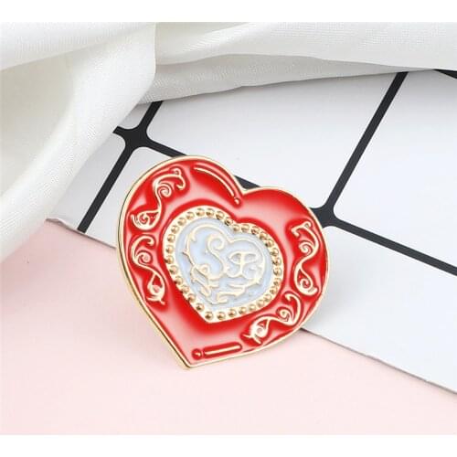 Retro Red Heart Brooch Vintage Metal Custom Enamel Pins Backpack Lapel Clothes Badge Pin Fashion Jewelry Gifts For Lover Friends