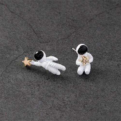 2020 Star Astronauts Stud Earrings Fashion Ladies Space Small Man Pentagram Contracted Earring Valentines Day Gift for Boyfriend