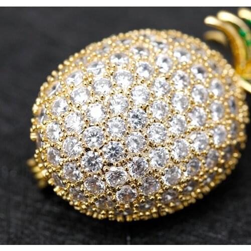 Luxury Pineapple Rhinestone Zircon Brooches for Women High Quality Fruit Crystal Brooch Pin Jewelry Accessories broche femme
