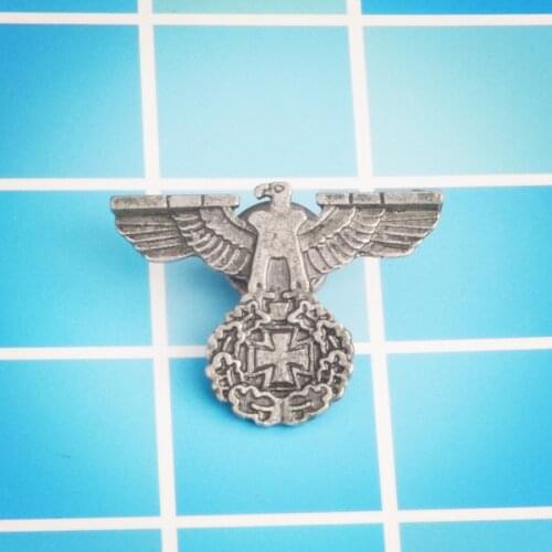 Empire eagle pin spreading wings Circle surrounded by leave Standing on Cross in the middle German Eagle brooches