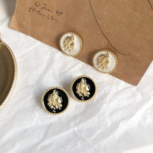 High quality fashion jewelry metal coin beauty queen portrait icon earrings
