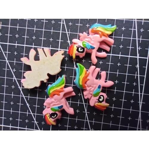 1pcs/lot Resin flat back pink horse 30mm Ornaments Micro landscape Ornaments Creative Home Gardening Decorations