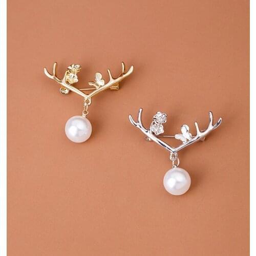 Christmas Series Creative Christmas Antlers Pearl Brooch For Women Girl Personality All-match Anti-glare Silk Scarf Buckle Pin