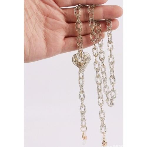 New Fashion Delicate Shiny Acrylic Heart Pendant Eyeglasses Trendy Women Girls Outside Casual Sunglasses Accessory Necklace Gift