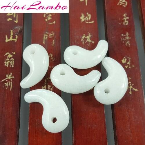10pcs HaiLambo Natural White Jades Hand Carved Magatama Pendant Comma Beads Classic Amulet Jewelry Pendants Bead for Gift GY09