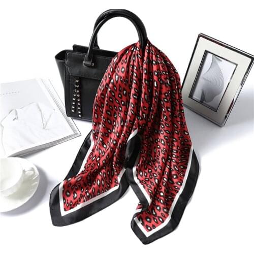 2020 Fashion Leopard Square Silk Scarf Women Designer Print Neck Scarves Hairband Accessories Lady Foulard Hand Kerchief Tie