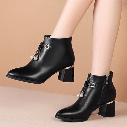 2020 New Womens Short Boots Chunky Heel High Heels Fashionable Wild Martin Boots Pointed Black Womens Boots Ankle Boots W22-68