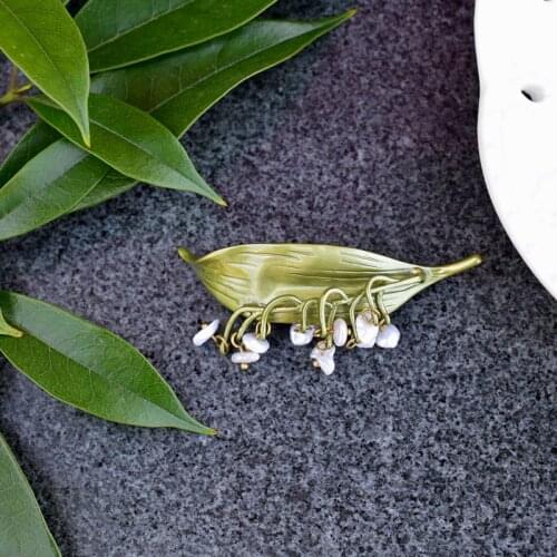 Creative Plant Leaf Pearl Brooches For Women Cute Simple Retro Irregular Jewelry Female Pins Corsage Accessories