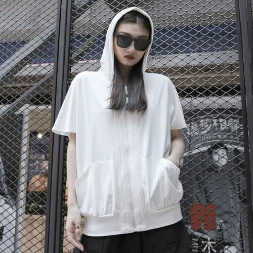 Womens summer new black and white hooded bat sleeve zipper design versatile Japanese and Korean version of short sleeve t-shirt