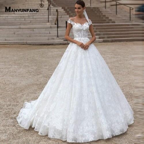 Custom Made Illusion O-Neck Embroidery Appliques Tulle Bridal Ball Gown Luxury Button Back Chapel Train Cap Sleeve Wedding Dress