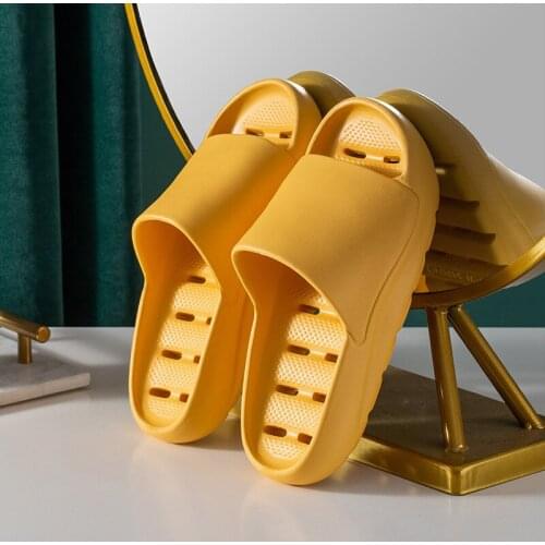 2021 Hole Leaking Home Sandals Beach Slides Soft Thick Platform Bath Shoes Solid Casual Summer Anti-slip Women bathroom Slippers