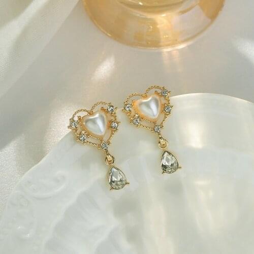 Temperamental Exquisite Heart-shaped Simulated-pearl Tassel Earrings Creative Design Sense Simple Shiny Rhinestone Earrings