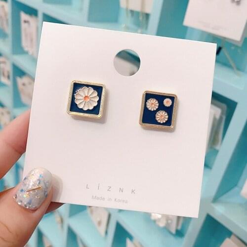 Vintage Flowers Earrings For Women Classic Blue Square White Daisy Stud Earring Trendy Jewelry Female Gift