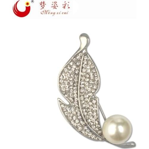 MZC 2020 New Chic white Leaf Brooches Pins Crystal Pearl Jewelry Brosh Broches Collar Badge Lapel Pin for Women Corsage X1768