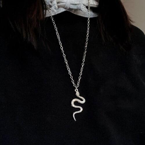 Unique Punk Poisonous Snake Pendant Necklace for Women Creative Geometric Long Chain Necklace Ladies Fashion Jewelry YN1710