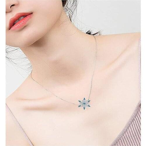 Fashion Zircon Snowflake Pendant Chain Necklace Charm Lady Christmas Gift