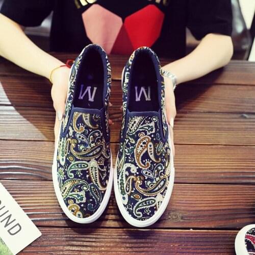 2021 spring and autumn new trend fashion all-match graffiti canvas shoes mens low-top breathable flat patterned cloth shoes
