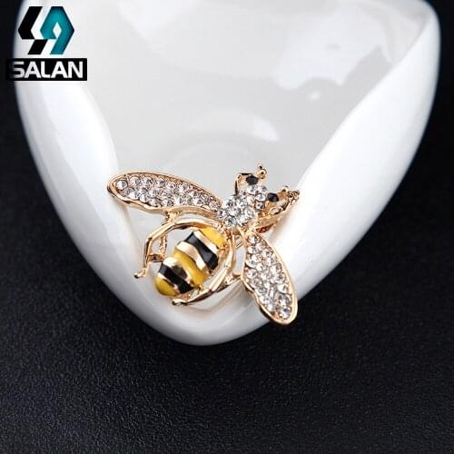 Fashion Korea small bee brooch cute mini needle pin suit suit bracelet men and women sweater scarf buckle accessories