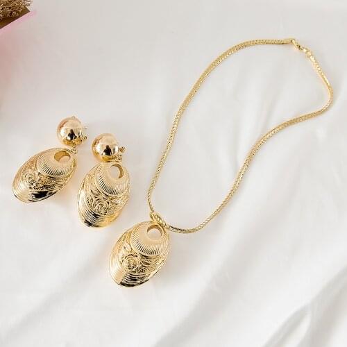 Shell Shaped Exquisite Style Golden Color Copper Necklace And Earrings For Women New Arrival Wedding Party Gift