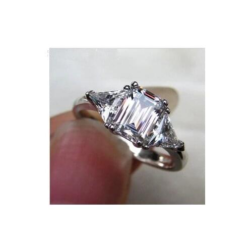 TR239 Luxury NSCD Synthetic Gem Hot Celebrity Engagement Rings For Women! 3carat 3 Stone 2 Trillion Cut Side Stones