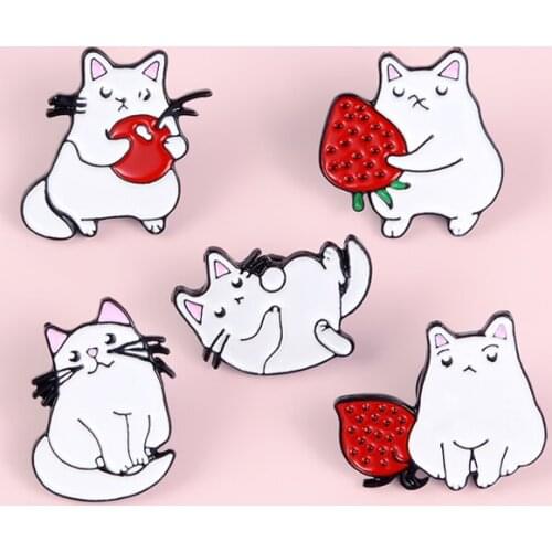 Cute White Cat With Fruit Enamel Brooches Cartton Fat Enamel Kitten Lapel Pin Dripping Oil For Dress Coat Badge Jewelry Gift