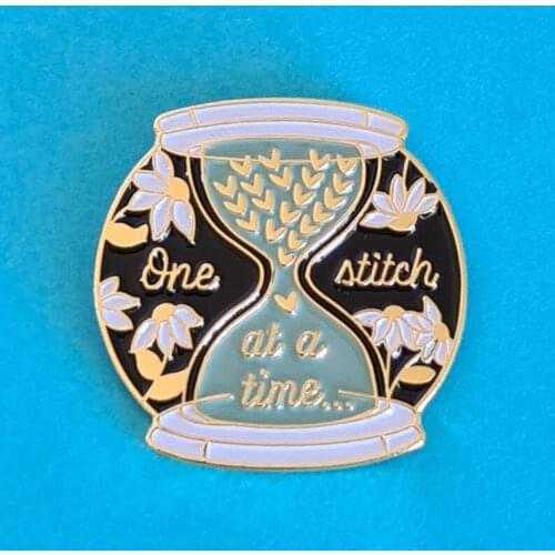 One Stitch at a Time Hourglass Enamel Brooch Pin Backpack Hat Bag Lapel Pins Badges Women Mens Fashion Jewelry Accessories