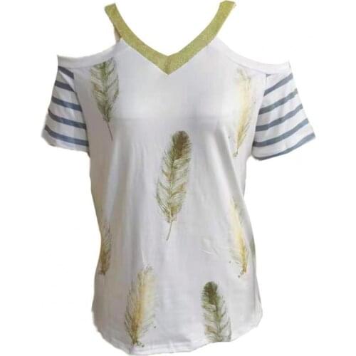 Feather print is very beautiful and attractive and the hollow out shoulder design makes short sleeve T-shirt tops women 2021