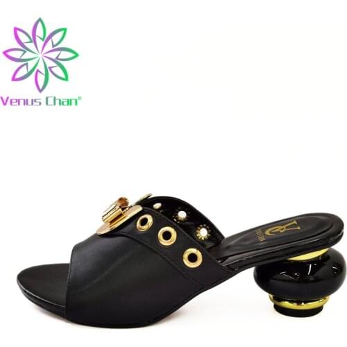 Slippers Black Color African Women Shoes with Crystal Flower Nigerian Ladies Hot Selling Slipper for Garden Party
