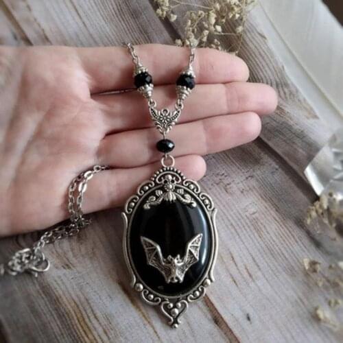 2021 New Fashion Cool Vintage Pendant Necklace Exquisite Gothic Halloween Bat Necklace for Party Daily Dating