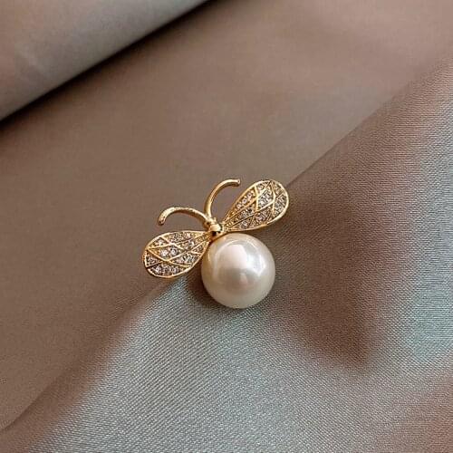 Advanced Feeling Lovely Bee Shape Exquisite Brooch Party Suit Evening Dress Anti Light Button Korean Fashion Jewelry For Woman