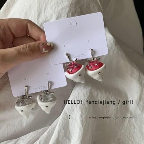Japanese and Korean sweet personality three-dimensional cream strawberry earrings 2021 new trendy earrings for women wholesale