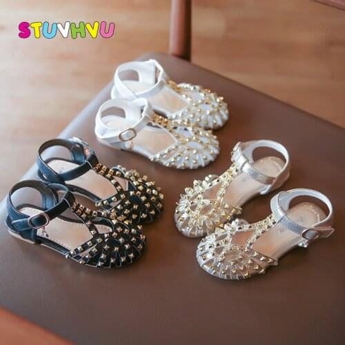 Summer Shoes for Girls Sandals Rivet Hollow Leather Little Girl Princess Shoes Soft Sole Slip Baotou Sandals Kids Casual Flats