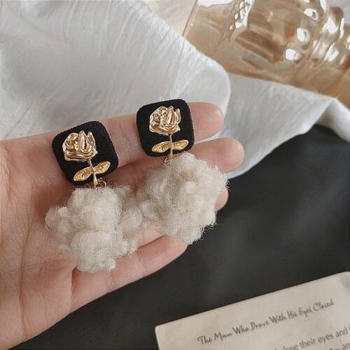 Korean retro celebrity Plush Earrings temperament small fragrance Rose Earrings lamb hair ball no ear hole ear